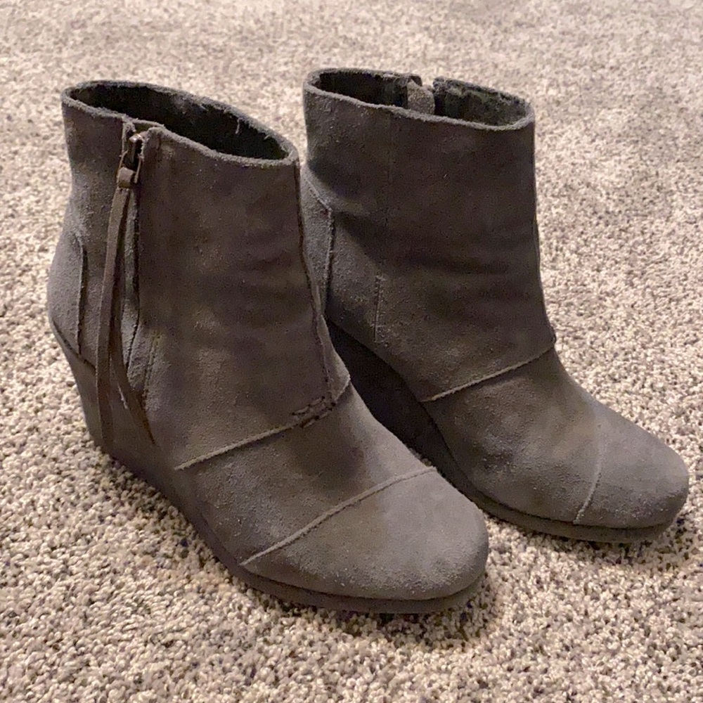 TOMS gray suede Desert Wedge 7 1/2